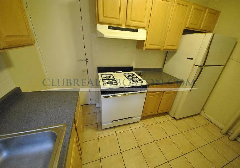 244 Kelton St #3 — Photo 11