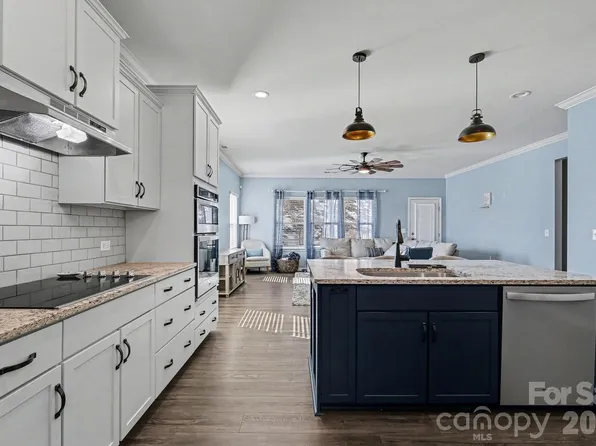 194 Canada Dr, Statesville, NC 28677