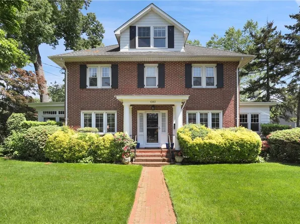 1302 Roosevelt Avenue, Pelham, NY 10803