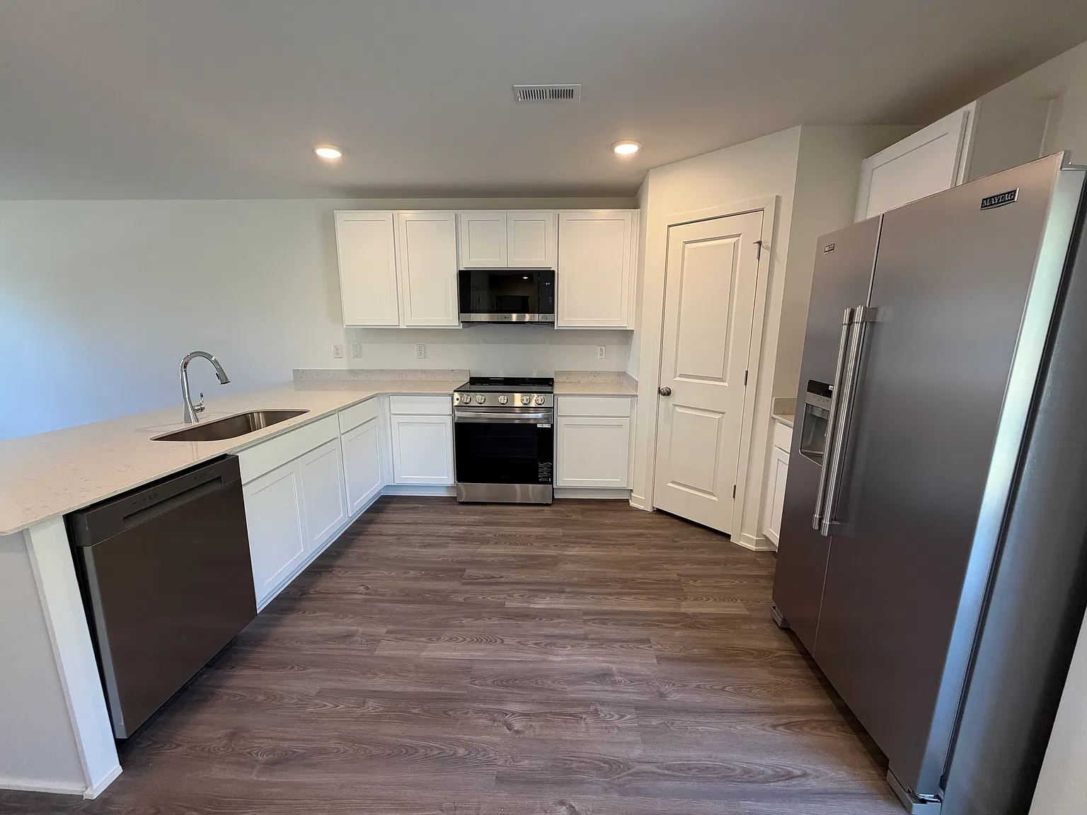 4 bed, 1774 sqft, $2,195 — Photo 2