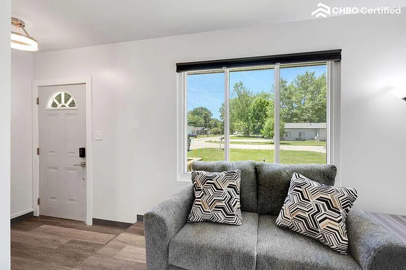 Furnished Pet Friendly Home — Photo 3