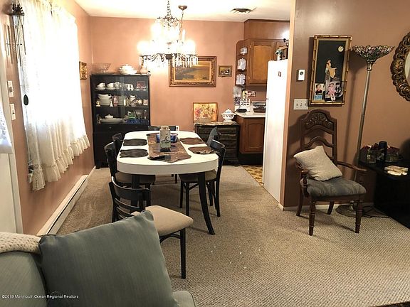 4th image of 367 Chesterfield Ct #B