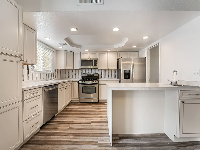 3949 S Torrey Pines Dr — Photo 5