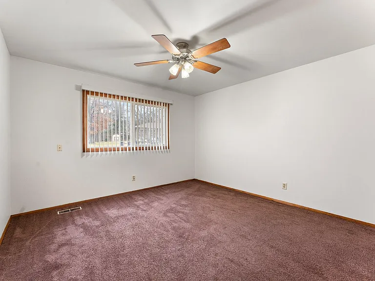 2588 Parkview St #4 — Photo 13