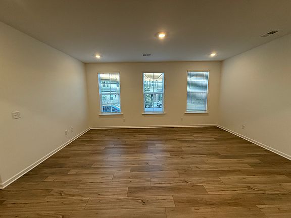 3rd image of 108 Smithwood Dr