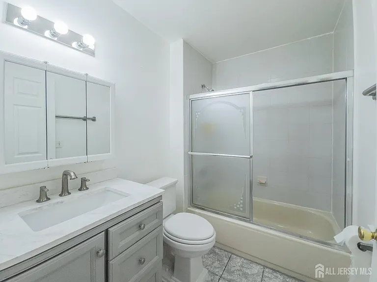 105R Lowell St — Photo 8