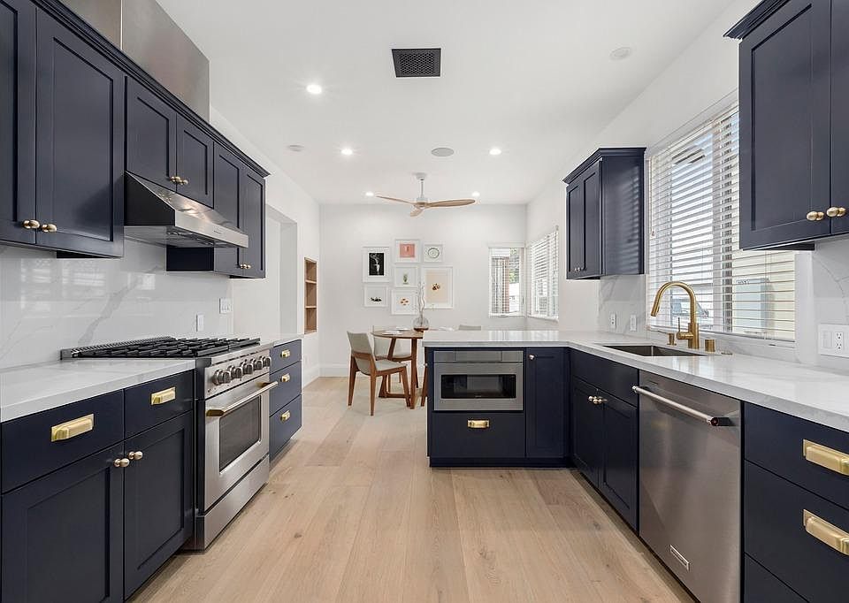1st image of 107 S Flores St #109