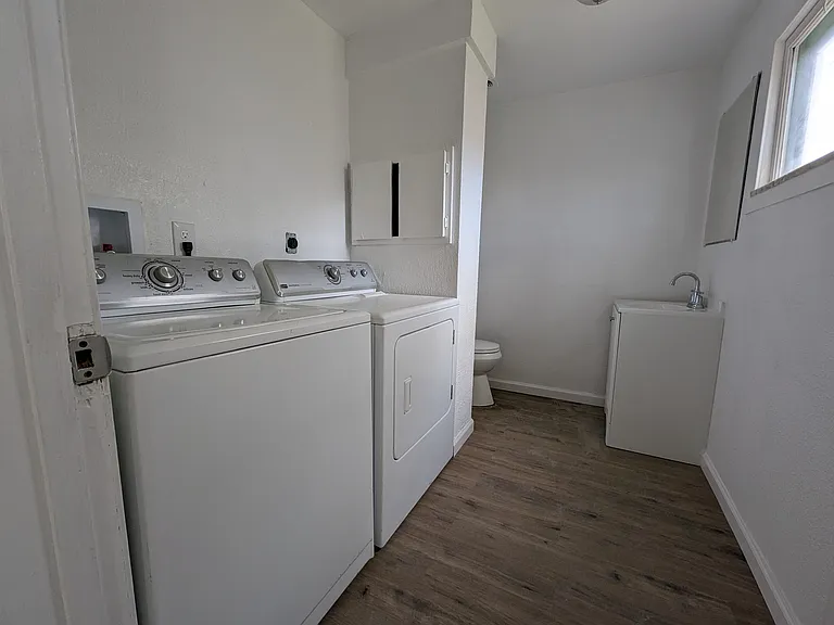 1220 Hollywood St — Photo 15