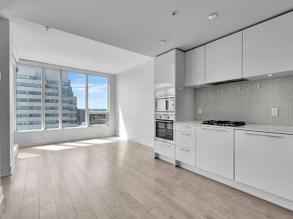 4th image of 901 S 10th Ave SW #1401
