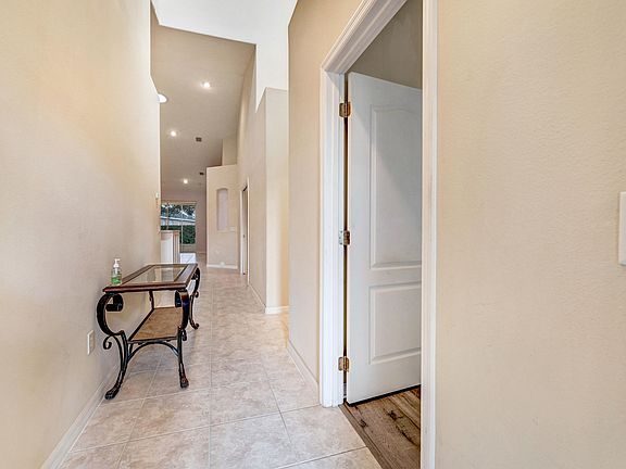 5th image of 2830 Camberly Cir