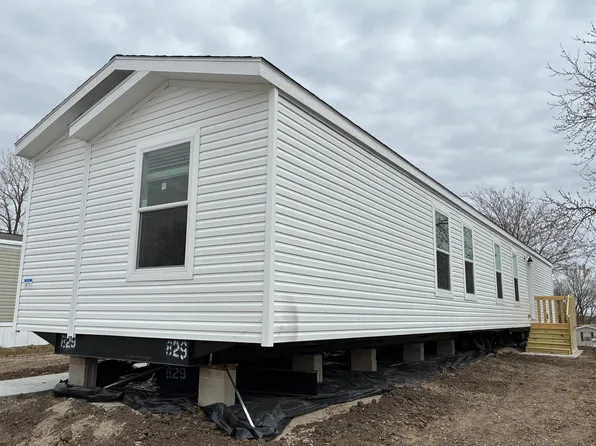 973 S 74th Pl #323, Kansas City, KS 66111