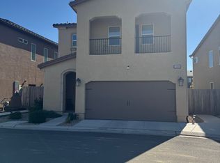 908 Lassen Ln W, Madera, CA 93636