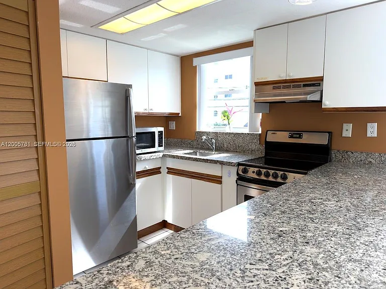 3052 SW 27th Ave #204 — Photo 3