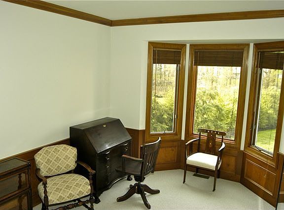 4th image of 218 Barnhill Ct