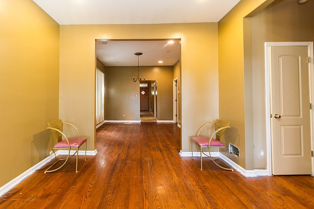 1st image of 7109 S Vernon Ave #1