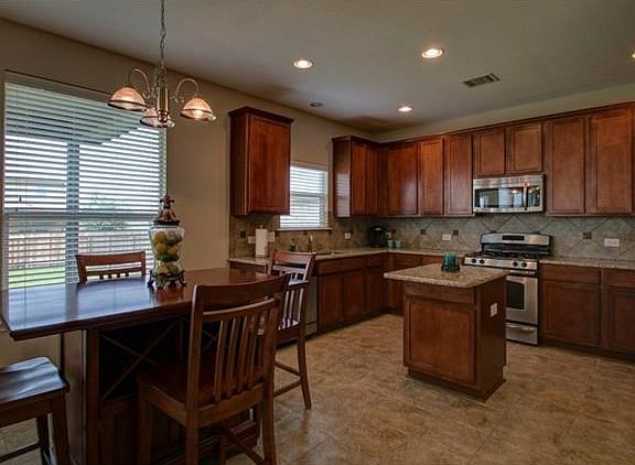 Breakfast area and kitchen