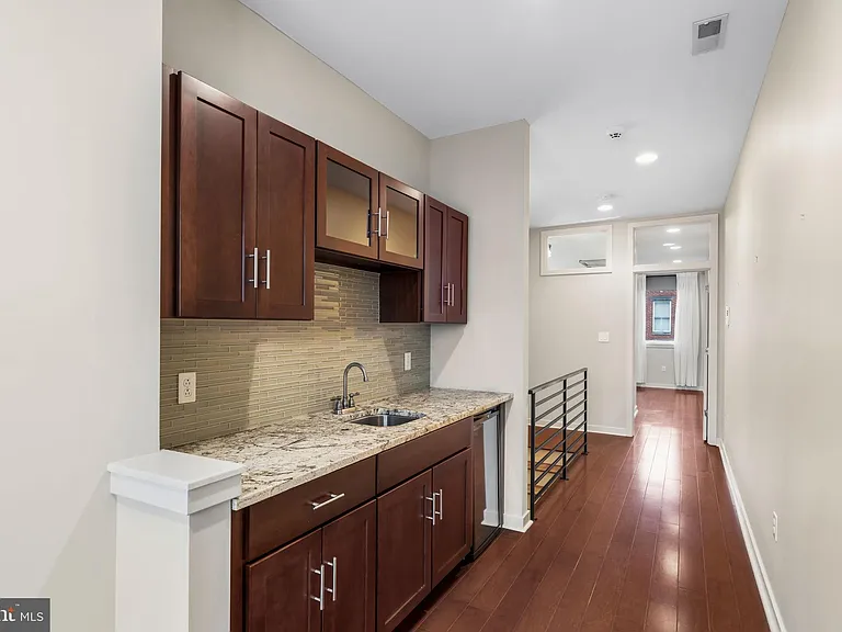 765 S 15th St — Photo 37