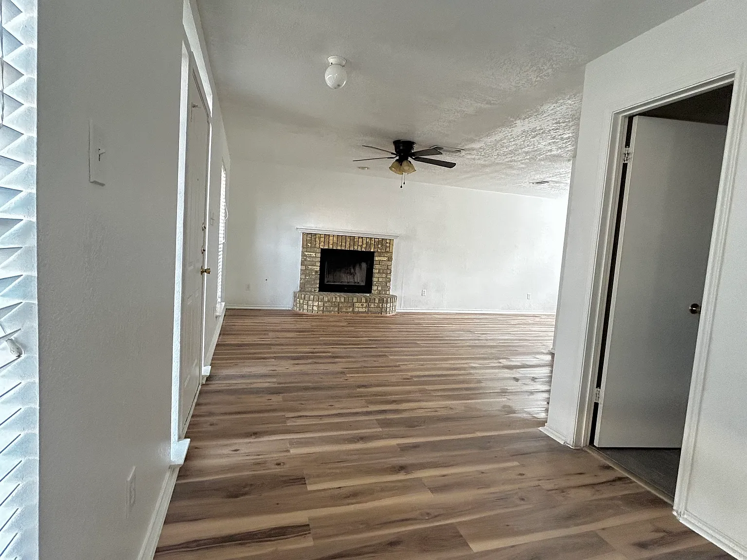 3 bed, 2.5 bath, 1364 sqft, $1,950 — Photo 4