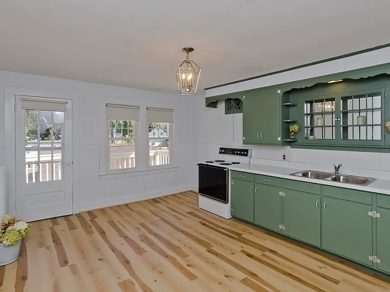 615 Newton St #2 — Photo 5