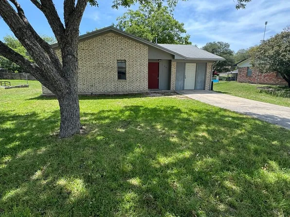 106 N Fairview St, Lampasas, TX 76550