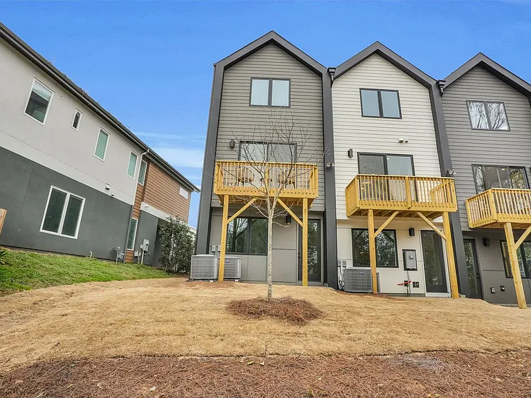142 Mattoon St — Photo 39