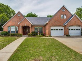 1108 Ascott Ct, Arlington, TX 76012