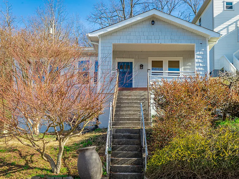 516 Moonhollow Ln — Photo 1