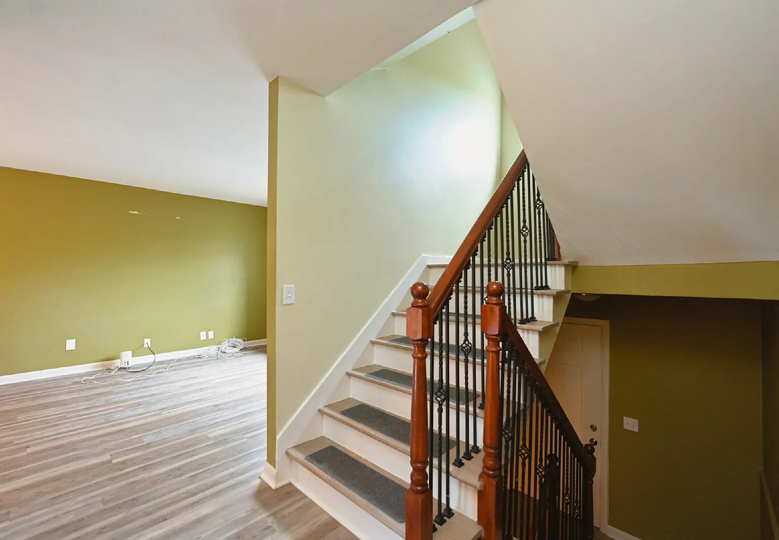2 bed, 2.5 bath, 1298 sqft, $2,295 — Photo 3