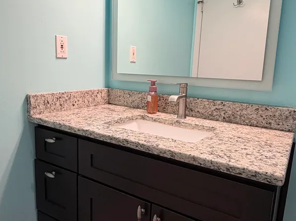 56 Gate House Ln, Edison, NJ 08820