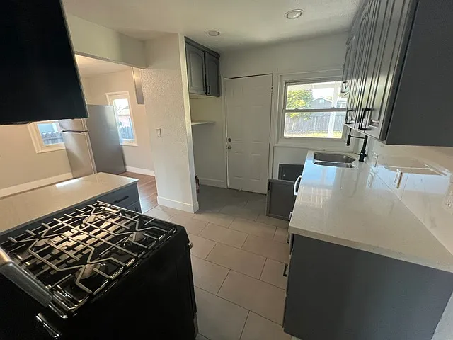 3613 Barrett Ave — Photo 4