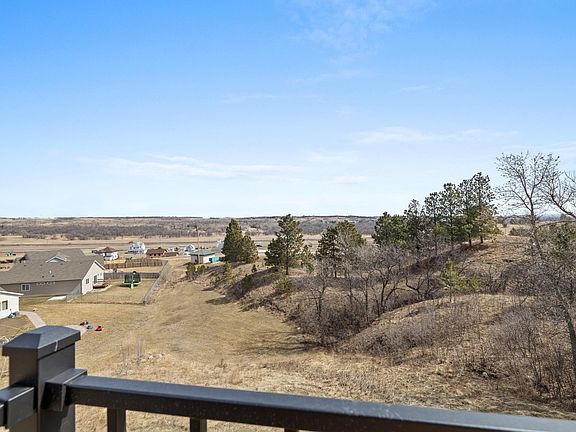 5th image of 16 Ridgeview Ct
