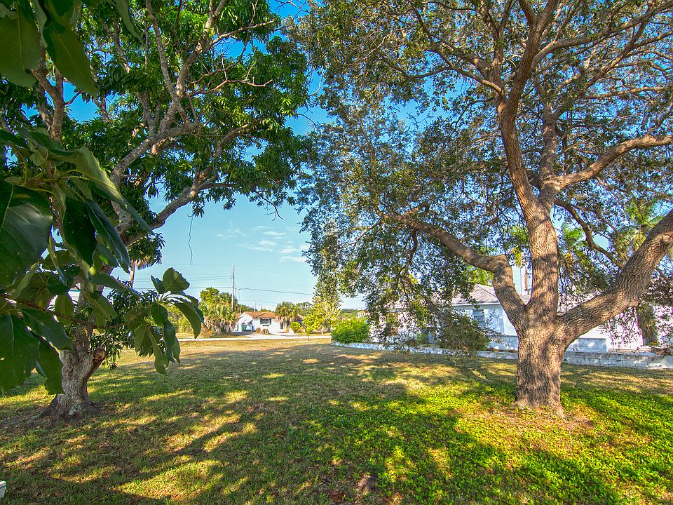 1st image of 206 1st St