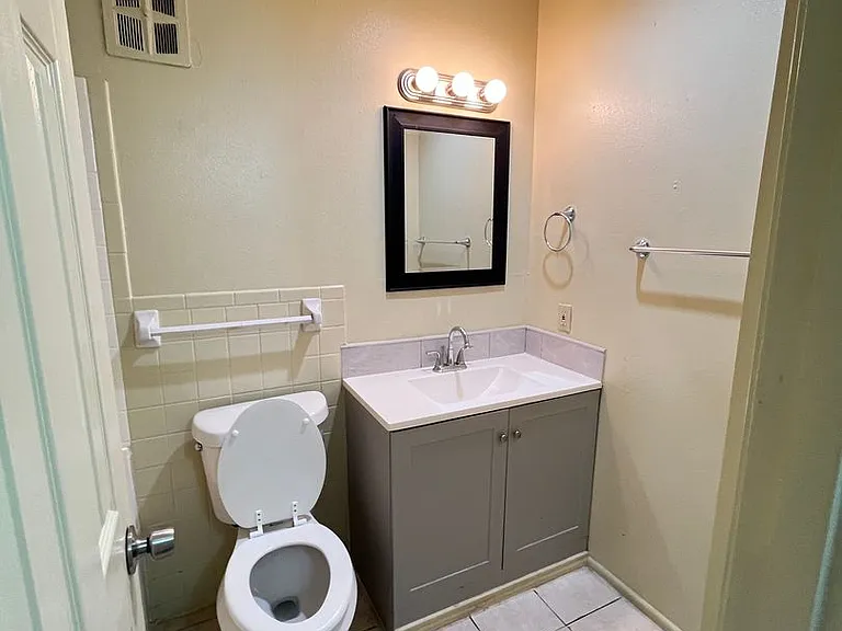 Retama Apartments — Photo 23