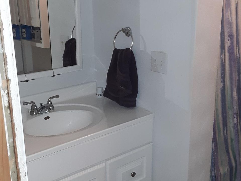 2nd image of 409 1/2 W North St E