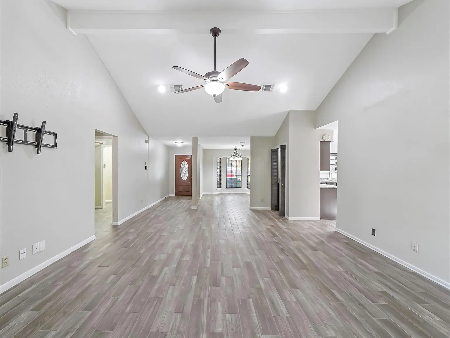 3 bed, 2.0 bath, 1923 sqft, $2,250 — Photo 4