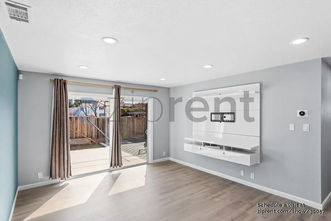 3 bed, 1.5 bath, 1200 sqft, $4,226 — Photo 3