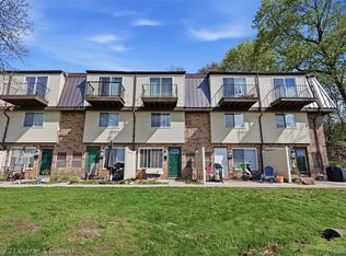 862 N Main St, Milford, MI 48381