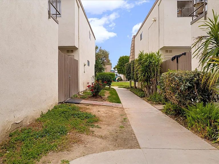 11097 La Naranja Ct #A — Photo 8