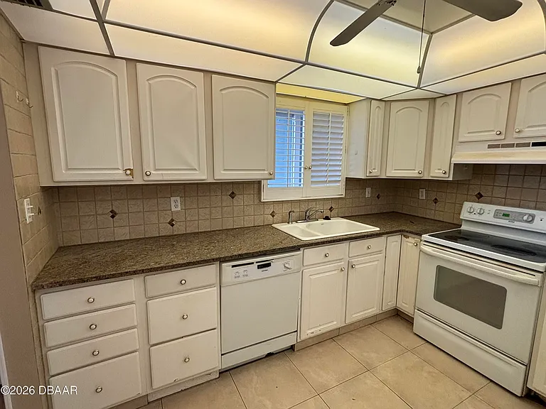 100 Silver Beach Ave #202 — Photo 4