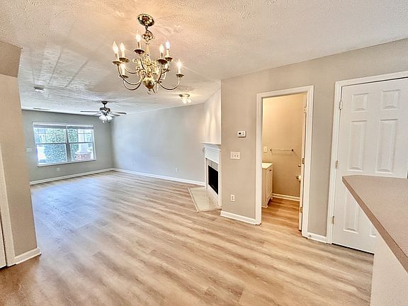 3rd image of 414 Flintlock Ct