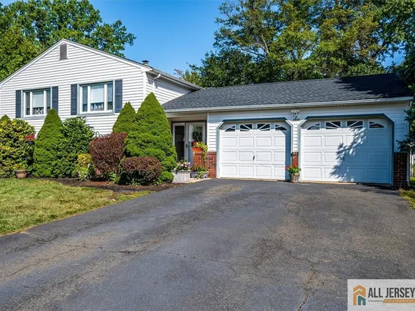 6 Paul Ave, Kendall Park, NJ 08824