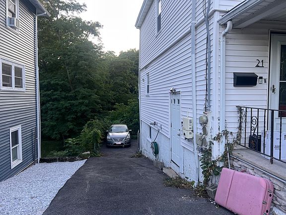 2nd image of 21 Commonwealth Ave