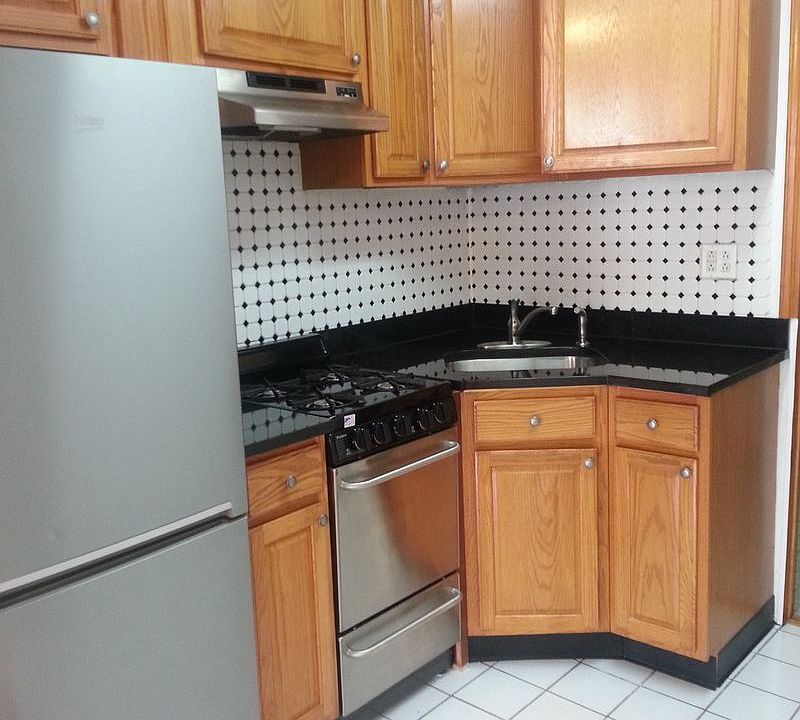 2nd image of 304 W 107th St APT 3a