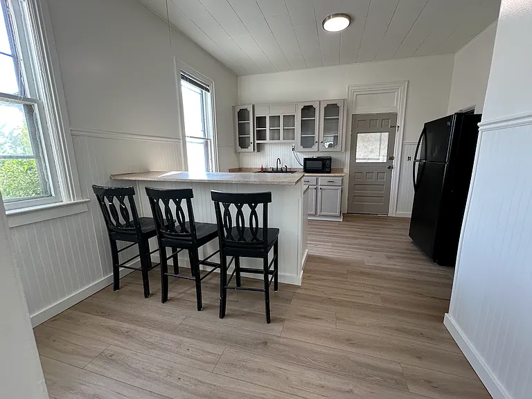 234 S Carbon Ave — Photo 5