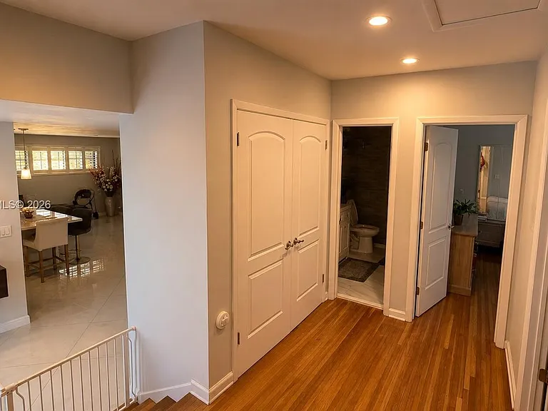 565 NE 179th Dr — Photo 9