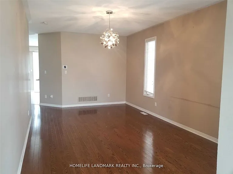 16 Ainsbury Ave #MAIN — Photo 2