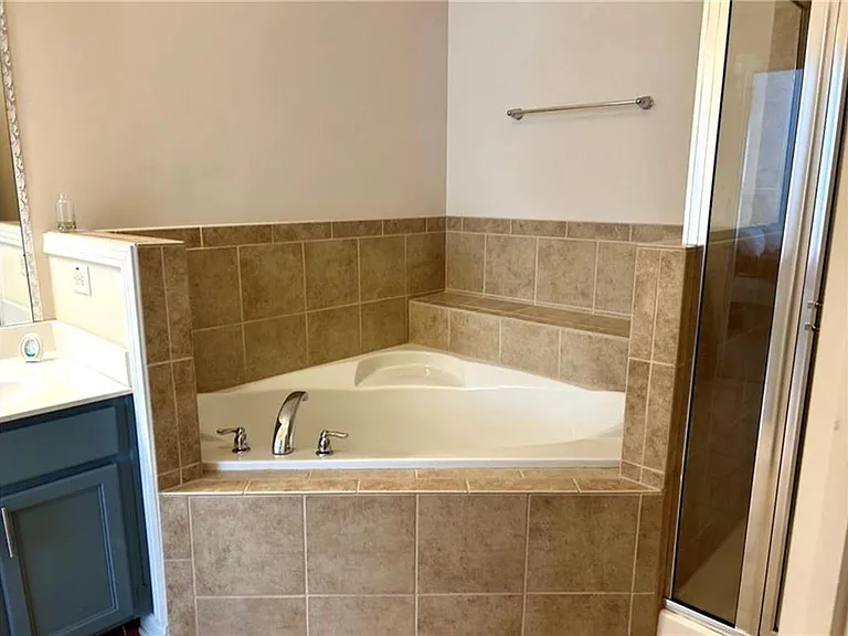 220 Stone Park Dr — Photo 20
