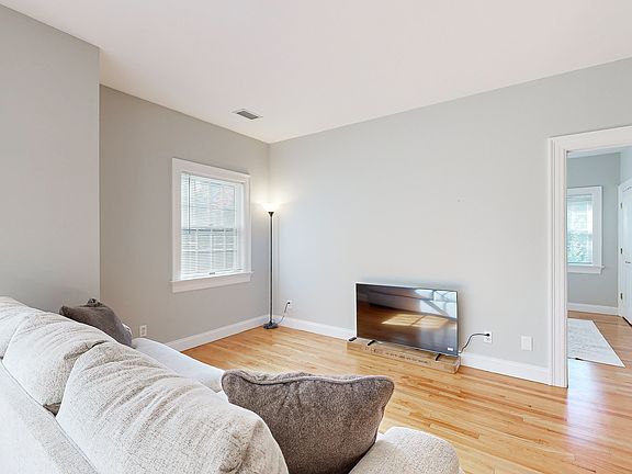 5th image of 51 Wallace St Floor 2