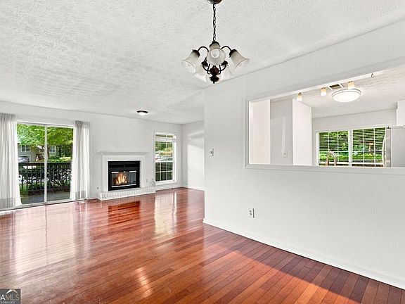 5th image of 2901 Lenox Rd NE #902