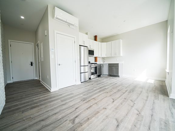 2nd image of 10 Blackwood St #320